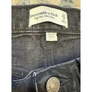 Abercrombie and Fitch High-rise Mom Jean Shorts Black Denim Curve Love Size 27/4 thumbnail 5