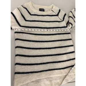 Abercrombie & Fitch Cream White Navy Blue Fuzzy Knit Minimalist Preppy Sweater S thumbnail 6
