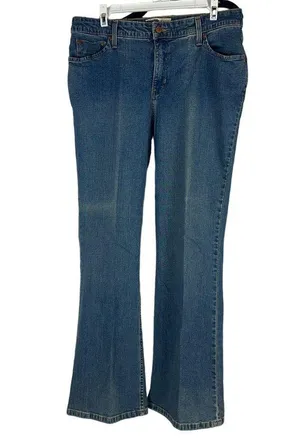 Signature by Levi's Women's At Waist Bootcut Denim Jeans Size 14 Short thumbnail 1