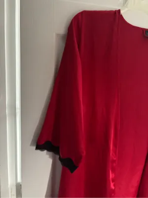 Apt. 9 Women’s Red Short Satin Wrap Robe Size XXL thumbnail 4