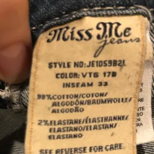 Miss Me Boot Stretch Western Rodeo Jean Med Wash Whisker Detail 27X33 JE1059B2L thumbnail 3
