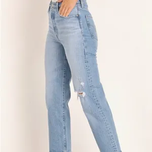 Levi’s Ribcage Straight Ankle Jean in Tango Fade Wash thumbnail 2
