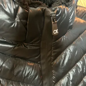 Calvin Klein Performance mixed-media hooded puffer jacket Size Medium. thumbnail 3