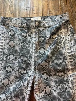Free People Just Float On Flare Jeans Womens 31 Grey Snake Print Excellent Flare thumbnail 6