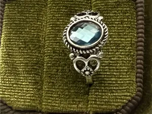 Vintage/Elegant Design Faux Aquarium Gemstone w/ Heart Detailing Ring Size 7 NWT thumbnail 3