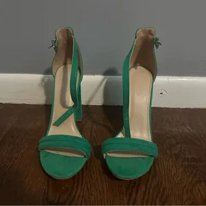 Suede Green Heels Size 7 thumbnail 3