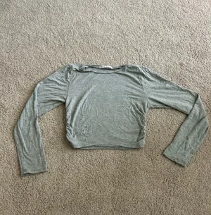 Gray Cropped Long Sleeve Size M thumbnail 3