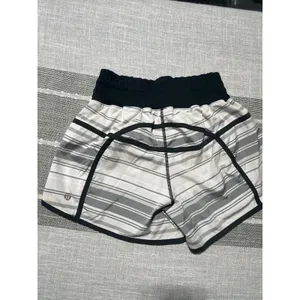 Lululemon Hotty Hot Shorts Size 4 Grey White Striped Running Athletic with Liner thumbnail 4
