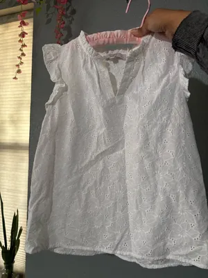 LOFT White Floral Eyelet Ruffle Blouse Size MP thumbnail 2