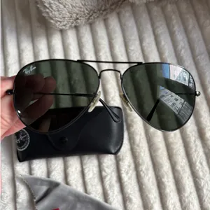 Ray-Ban Total Black Aviator Sunglasses thumbnail 3