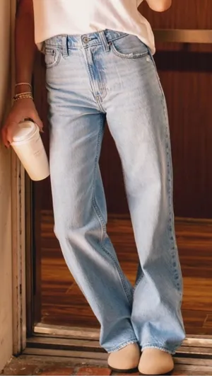 Abercrombie & Fitch The Loose High Rise Light Wash Jeans 29/8 thumbnail 1