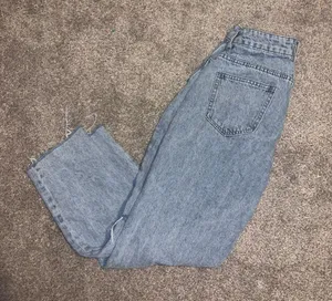 Mid Wash Jeans thumbnail 2