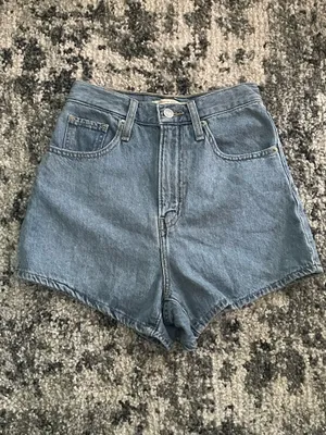 Levi’s High-Waisted Mom Shorts thumbnail 1