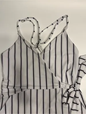 Cupshe Black & White Striped Wrap One Piece Swimsuit Size Large thumbnail 4