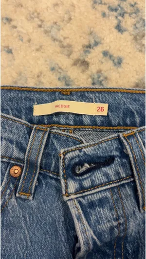 Levi’s Wedgie Jeans thumbnail 3