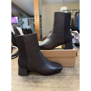 Gentle Souls by Kenneth Cole Eileen Stretch Leather Side Zip Boot Size 5 Black thumbnail 3