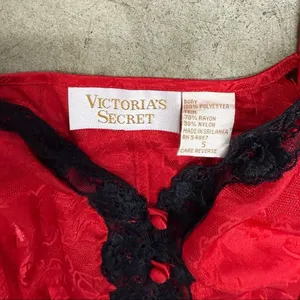 Vintage Victoria’s Secret Gold Label Red Satin Jacquard Lace Teddy Slip Size S thumbnail 2