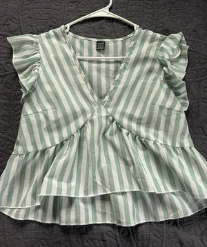 Green and white striped blouse Size XS thumbnail 1