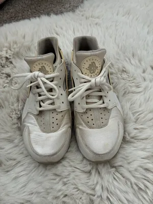 Nike Air Huarache Women’s Sneakers 7 thumbnail 2