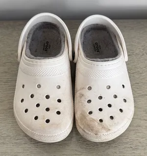 CROCS White Fur Lined Shoes Size 7 thumbnail 1