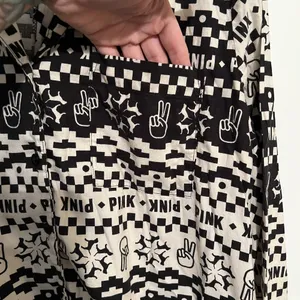 Victorias Secret Pink Womens Pajama Top Medium Black White Peace Sign Motif NWOT thumbnail 8