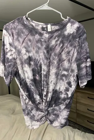 Lululemon top thumbnail 1
