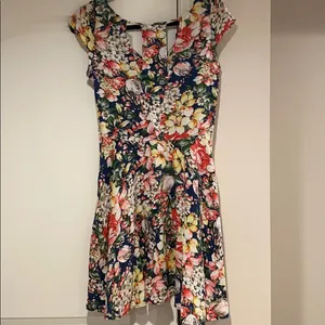 AF floral dress with back cutout, size small thumbnail 5
