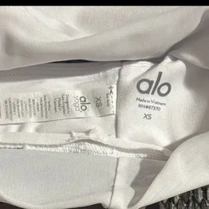 Alo Yoga Lavish Sports Bra Mesh White Size XS thumbnail 3