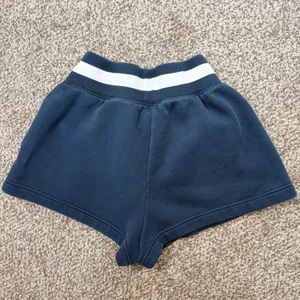 Nike Fleece Varsity Shorts Women XS‎ Navy Embroidered Crest Sweatshorts Pockets thumbnail 5