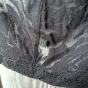Lululemon Cates Tee Shirt Veil Burnout thumbnail 5