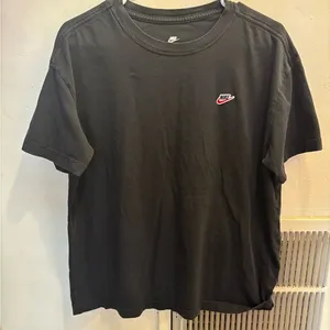 Nike Black Short Sleeve Tee Classic Casual thumbnail 1