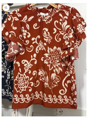 New With Tags Avara Teracotta and Cream Printed Flutter Sleeve Top Sz S thumbnail 2