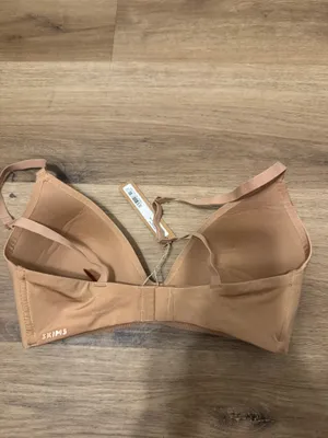SKIMS Bralette thumbnail 4