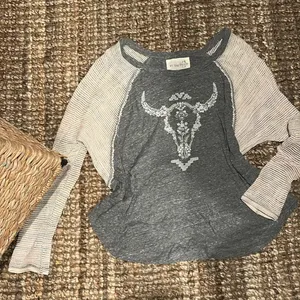 Free People We The Free Bull Skull Embroidered Raglan Long Knit Sleeve Gray Top Size Medium thumbnail 4