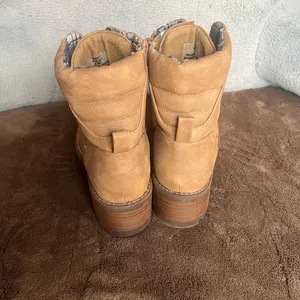 Crown Vintage Tan Ankle Boots Size 8.5 thumbnail 3