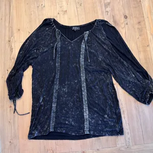 POL Black Mineral Wash‎ Slit Sleeve Top Size L thumbnail 1