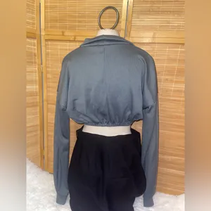 PrettyLittleThing cropped quarter-zip long sleeve top shirt woman’s Small EUC thumbnail 2
