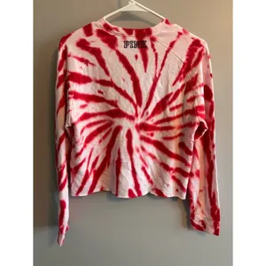 PINK‎ Victoria's Secret Wisconsin Tie Dye Cropped Sweatshirt XS NWT thumbnail 4