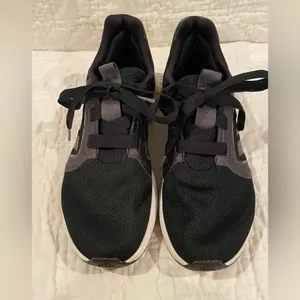 Women’s Adidas Bounce Size 8 thumbnail 5