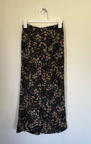 wide leg pants floral button detail boho women’s size XS thumbnail 3