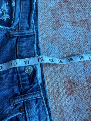 Abercrombie and fitch the mom short high rise size 29 or 8 medium wash denim thumbnail 7