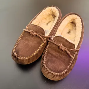 UGG Womens‎ Dakota Slippers Size 7 Brown Slip On Loungewear Shoes Cozy 5612 thumbnail 2