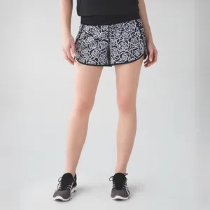 Lululemon Tracker Short III 4-way Stretch Posey Black/White Size 4 thumbnail 2