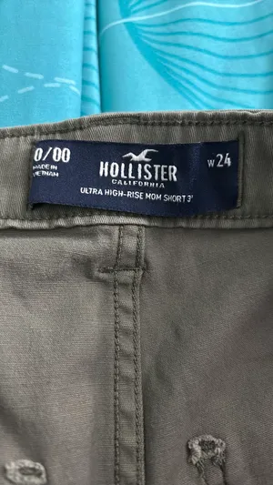 Hollister Ultra High-Rise Mom Short 3” thumbnail 3