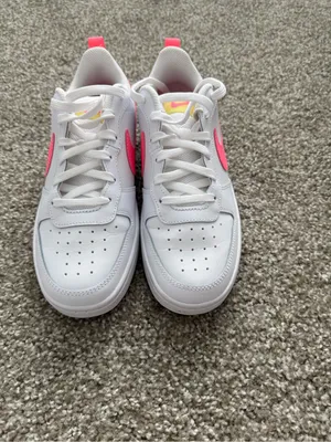 Nike White Low-Top Sneakers with Neon Pink Swoosh thumbnail 2