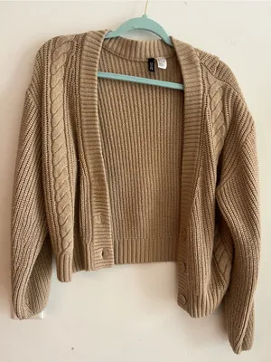 H&M Beige Cable Knit Cropped Button Front Cardigan Sweater Women’s Size L thumbnail 2