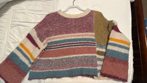FATE Sweater size small  thumbnail 1