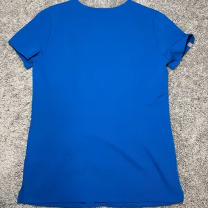 Figs‎ Women's Casma Three-Pocket Royal Blue Scrub Top thumbnail 4