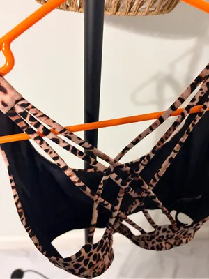 PINK Victoria's Secret Leopard-Print Strappy Sports Bra in Brown and Black thumbnail 7