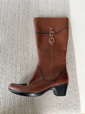 Clark’s Cognac Brown Leather Gold Buckle Tall Riding Boots Size 8 thumbnail 4